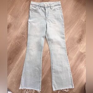 Frame Le Easy Flare Light Wash Soft Jeans Raw Hem Size 28 Excellent Condition